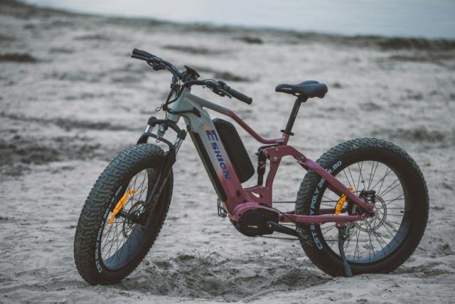 Chargeur vélo électrique : sélection complète et conseils d'utilisation