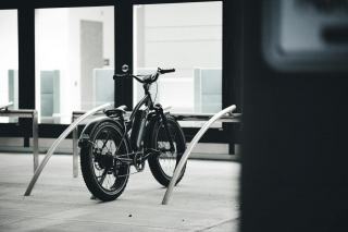 Chargeur Neomouv vélo électrique : batterie et accessoires